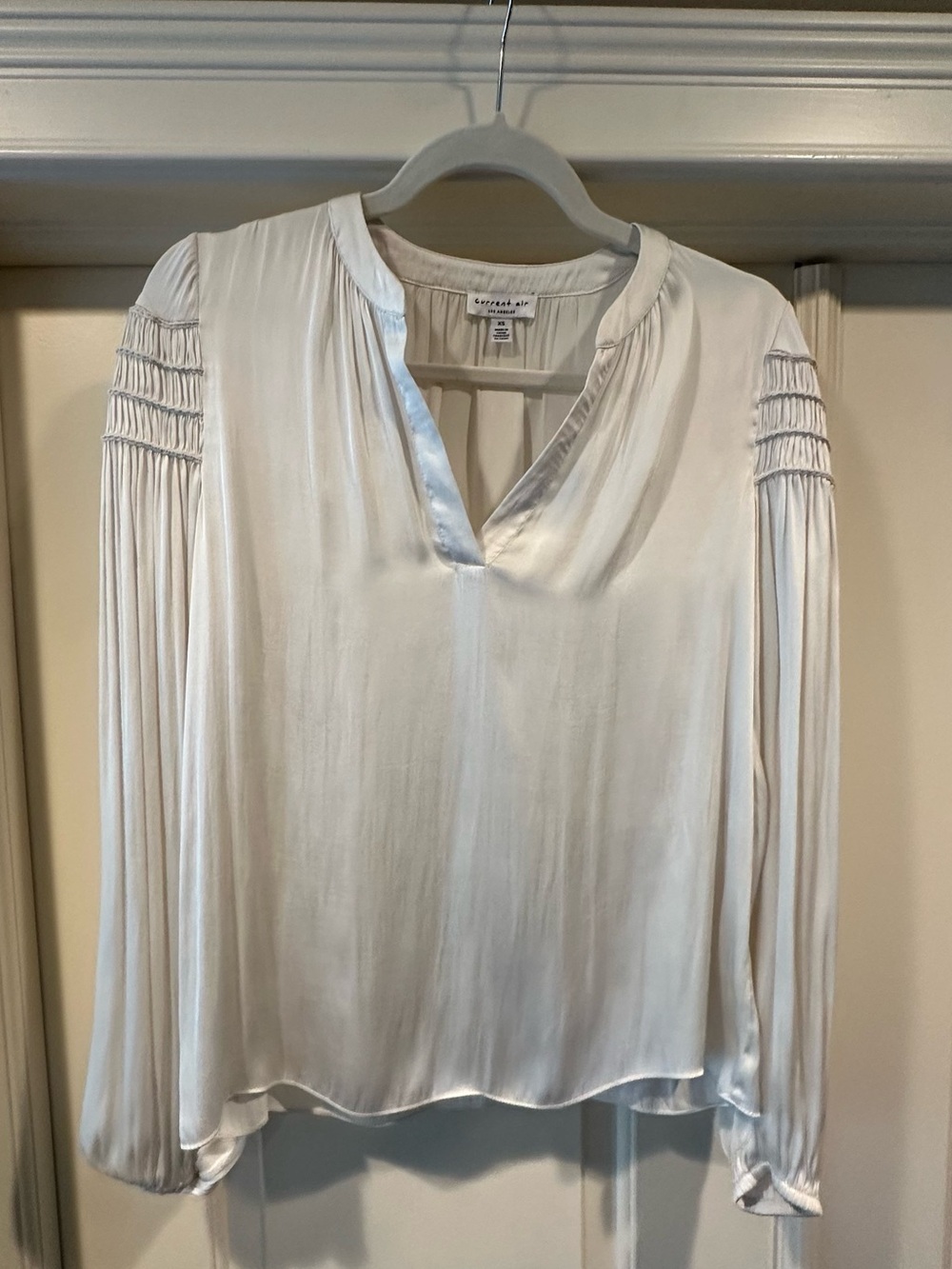 Current Air  Ivory Satin V-Neck Long-Sleeve Blouse NWOT Size Small